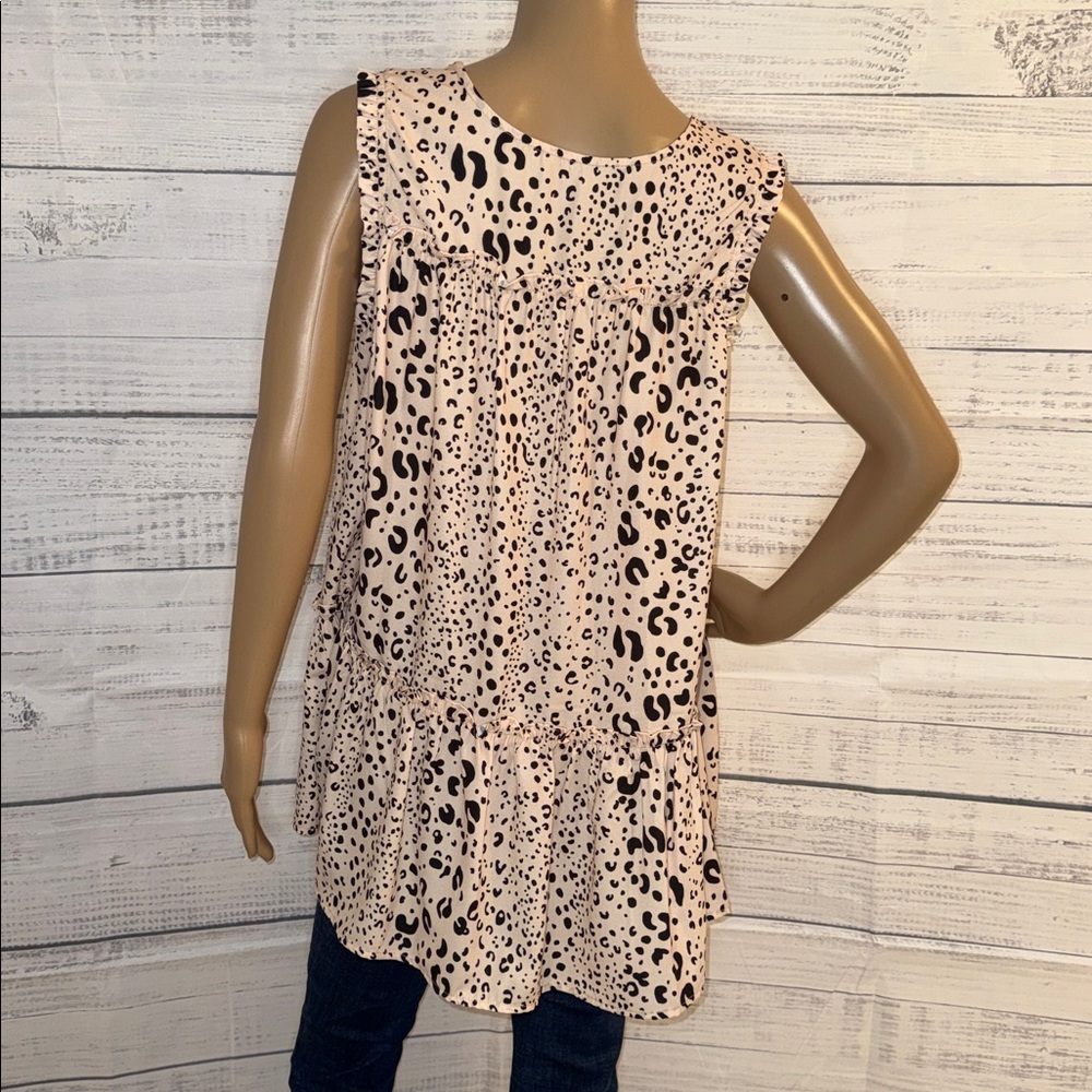 NWOT Sleeveless Beige Leopard Print V-Neck Top - Picture 8 of 8